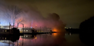 Dos barcos gravemente dañados pero aún flotan después de que se incendiaron en Inver Grove Heights Dos barcos gravemente dañados pero aún flotan después de que se incendiaron en Inver Grove Heights