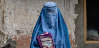 El Talibán prohíbe trabajar a las mujeres afganas El Talibán prohíbe trabajar a las mujeres afganas