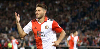 Santi Giménez recibe tremenda ovación de la barra del Feyenoord Santi Giménez recibió tremenda ovación de la afición del Feyenoord