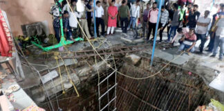 Se abre socavón en templo hindú, 35 muertos Se abre socavón en templo hindú, 35 muertos