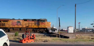 Choque fatal en Texas, uno auto fue destrozado por un tren Choque fatal en Texas, uno auto fue destrozado por un tren
