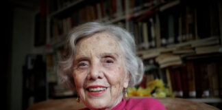 Elena Poniatowska recibe la Medalla Belisario Domínguez Elena Poniatowska recibe la Medalla Belisario Domínguez