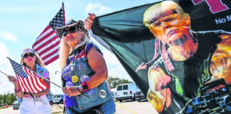 Equipo de Trump pasa a la ofensiva; “no irá esposado” Equipo de Trump pasa a la ofensiva; “no irá esposado”