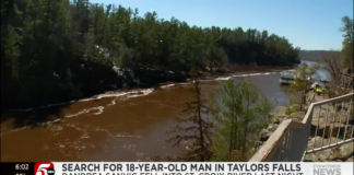 Aún buscan en el río St. Croix al joven de 18 años que se cayera de un saliente rocoso en Taylors Falls Aún buscan en el río St. Croix al joven de 18 años que se cayera de un saliente rocoso en Taylors Falls