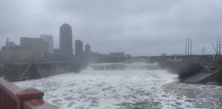 La icónica St. Anthony Falls de Minneapolis se ha transformado en una cascada rugiente La icónica St. Anthony Falls de Minneapolis se ha transformado en una cascada rugiente