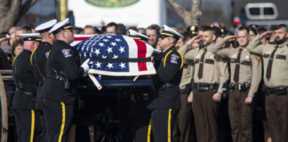 Despiden al oficial de Pope, Josh Owen, asesinado en cumplimiento del deber Despiden al oficial de Pope, Josh Owen, asesinado en cumplimiento del deber