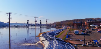 Puertos deportivos, parques y senderos aún sufren la inundación causada por los ríos Puertos deportivos, parques y senderos aún sufren la inundación causada por los ríos