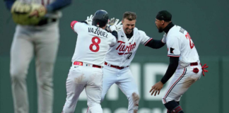 Con una gran jugada de Kyle Farmer, los Mellizos vencieron 3-2 a los Astros de Houston Con una gran jugada de Kyle Farmer, los Mellizos vencieron 3-2 a los Astros de Houston