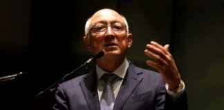 Ken Salazar, embajador de EEUU en México, de positivo a Covid-19 Ken Salazar, embajador de EEUU en México, con Covid-19