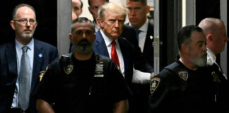 Donald Trump es arrestado tras entregarse a tribunal de Manhattan Donald Trump es arrestado tras entregarse a tribunal de Manhattan