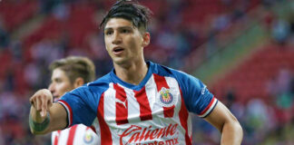 Alan Pulido y Chivas negocian su regreso a la Liga MX Alan Pulido y Chivas negocian su regreso a la Liga MX