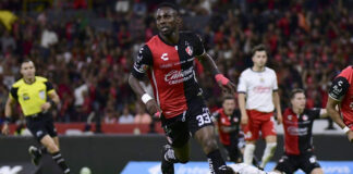 Atlas pega primero a Chivas; Quiñones anota el único gol Atlas pega primero a Chivas; Quiñones anota el único gol