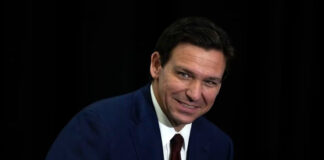 Ron DeSantis aprueba ley que castiga a quien transporte migrantes Ron DeSantis aprueba ley que castiga a quien transporte migrantes