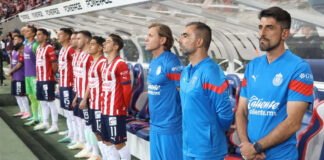 Chivas hace noble gesto con Tigres tras perder la final Chivas hace noble gesto con Tigres tras perder la final