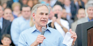 Greg Abbott llama “inmigrantes ilegales” a víctimas en Texas Greg Abbott llama "inmigrantes ilegales" a víctimas en Texas