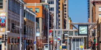 Líderes en Minneapolis tratan de descubrir qué hacer con el espacio de oficinas vacío en el centro Líderes en Minneapolis tratan de descubrir qué hacer con el espacio de oficinas vacío en el centro