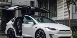 Por 3ª vez en el año, Tesla recortó los precios de toda su línea de vehículos eléctricos Por 3ª vez en el año, Tesla recortó los precios de toda su línea de vehículos eléctricos