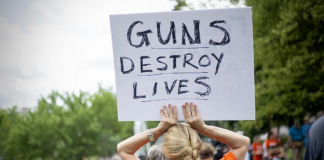 El Senado de Minnesota aprobó dos medidas que buscan frenar la violencia armada El Senado de Minnesota aprobó dos medidas que buscan frenar la violencia armada