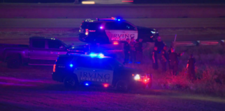 Oficiales de la policía de Irving dispararon y mataron a un hombre armado que les apuntó Oficiales de la policía de Irving dispararon y mataron a un hombre armado que les apuntó