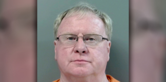 Un ex conductor de autobús escolar fue acusado de conducta sexual criminal Un ex conductor de autobús escolar fue acusado de conducta sexual criminal