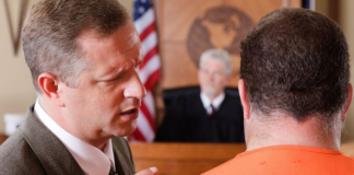 Más de 500 abogados de Dallas, molestos porque no han recibido pagos en seis semanas Más de 500 abogados de Dallas, molestos porque no han recibido pagos en seis semanas