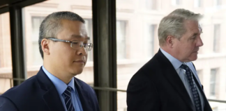 El juez Cahill encontró culpable Tou Thao de ayudar e incitar al homicidio involuntario de George Floyd El juez Cahill encontró culpable Tou Thao de ayudar e incitar al homicidio involuntario de George Floyd