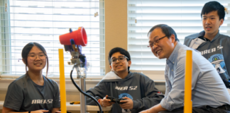 Competencia STEM en Dallas: miles de estudiantes compiten con sus robots por becas millonarias Competencia STEM en Dallas: miles de estudiantes compiten con sus robots por becas millonarias