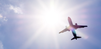 Presionan a la Administración de Aviación a revisar la caída de excrementos de un avión en Burnsville Presionan a la Administración de Aviación a revisar la caída de excrementos de un avión en Burnsville