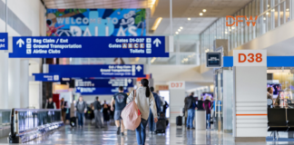 El aeropuerto Dallas Fort Worth espera que pasen 1,1 millones de viajeros durante el fin de semana El aeropuerto Dallas Fort Worth espera que pasen 1,1 millones de viajeros durante el fin de semana