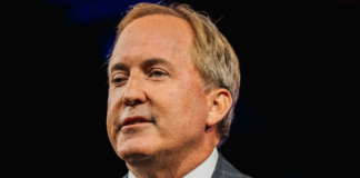 La Cámara de Representantes de Texas votó a favor de destituir al Procurador General, Ken Paxton La Cámara de Representantes de Texas votó a favor de destituir al Procurador General, Ken Paxton
