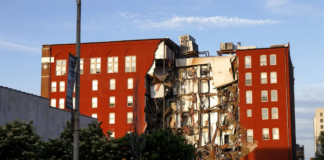 Edificio de apartamentos de seis pisos se derrumbó en Davenport, Iowa: hay atrapados Edificio de apartamentos de seis pisos se derrumbó en Davenport, Iowa: hay atrapados