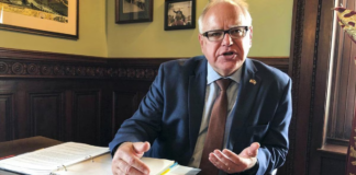 Walz promulgó la “Democracia para el pueblo”, un proyecto de ley de los defensores del derecho al voto Walz promulgó la "Democracia para el pueblo", un proyecto de ley de los defensores del derecho al voto