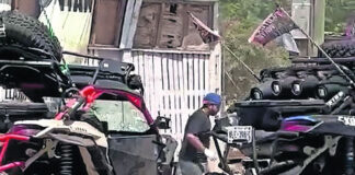 Comando mata a 10 durante carrera de autos en Baja California Comando mata a 10 durante carrera de autos en Ensenada, Baja California