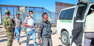 “Muro humano” y restricciones para frenar a los migrantes "Muro humano” y restricciones para frenar a los migrantes