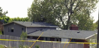 Tras matar a tres de sus familiares y a tres perros, llama al 911 Tras matar a tres de sus familiares y a tres perros, llama al 911