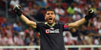 El portero José de Jesús Corona sale de Cruz Azul, tras 14 años El portero José de Jesús Corona sale de Cruz Azul, tras 14 años