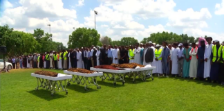 Más de 1.200 personas de la comunidad musulmana despidieron a las cinco jóvenes asesinadas Más de 1.200 personas de la comunidad musulmana despidieron a las cinco jóvenes asesinadas