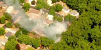 Una persona fue rescatada de una explosión en una casa en Coon Rapids; está muy grave Una persona fue rescatada de una explosión en una casa en Coon Rapids; está muy grave