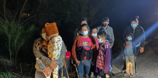 El DPS detiene a más de 100 venezolanos que ingresaron ilegalmente a EE.UU. e invadieron propiedad privada El DPS detiene a más de 100 venezolanos que ingresaron ilegalmente a EE.UU. e invadieron propiedad privada