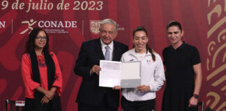 AMLO premia a mexicanos que participaron en los JCC 2023 AMLO premia a mexicanos que participaron en los JCC 2023