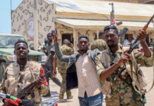 Choques entre ejército y milicia en Sudán dejan decenas de muertos Choques entre ejército y milicia en Sudán dejan decenas de muertos