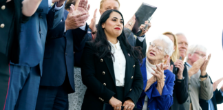 La exrepresentante de Texas, Mayra Flores, se postula para el Congreso en 2024 La exrepresentante de Texas, Mayra Flores, se postula para el Congreso en 2024