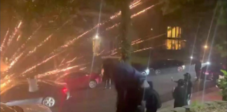 Hombre acusado de disparar fuegos artificiales a la policía a última hora del 4 de julio Hombre acusado de disparar fuegos artificiales a la policía a última hora del 4 de julio