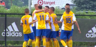 Un equipo de fútbol juvenil de Ucrania está compitiendo en la Copa Target USA en Blaine Un equipo de fútbol juvenil de Ucrania está compitiendo en la Copa Target USA en Blaine