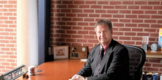 El antiguo alcalde de Owatonna enfrenta pedidos de renuncia por “homofóbico” El antiguo alcalde de Owatonna enfrenta pedidos de renuncia por "homofóbico"