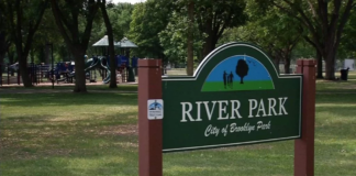 Disturbios: la policía de Brooklyn Park dispersó a cientos de jóvenes de River Park Disturbios: la policía de Brooklyn Park dispersó a cientos de jóvenes de River Park