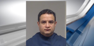 Un maestro de escuela primaria de Flint, arrestado por presuntamente transmitir pornografía infantil Un maestro de escuela primaria de Flint, arrestado por presuntamente transmitir pornografía infantil