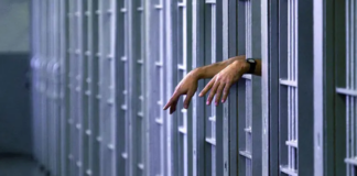 Ola de calor: el precio del agua embotellada subió un 50% en las prisiones de todo Texas El precio del agua embotellada subió un 50% en las prisiones de todo Texas