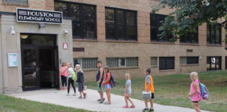 El Distrito Escolar Independiente de Houston reduce personal por caída en número de estudiantes El Distrito Escolar Independiente de Houston reduce personal por caída en número de estudiantes