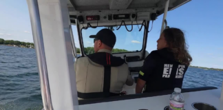 Paramédicos acompañan a las patrullas acuáticas en el lago Minnetonka Paramédicos acompañan a las patrullas acuáticas en el lago Minnetonka